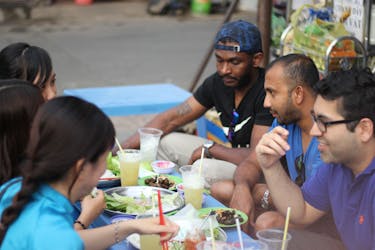 Visite gastronomique de la rue à Ho Chi Minh-Ville avec un guide Ao Dai